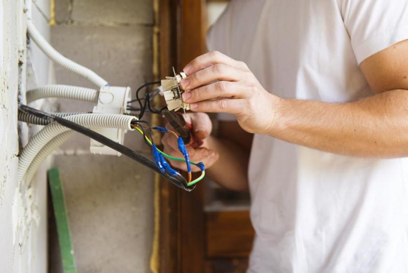 C&acirc;blage &eacute;lectrique &agrave; Hayange : normes et &eacute;tapes essentielles