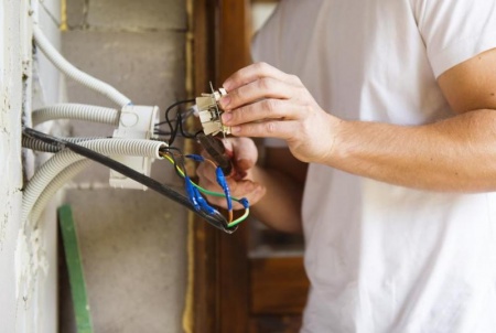 C&acirc;blage &eacute;lectrique &agrave; Hayange : normes et &eacute;tapes essentielles